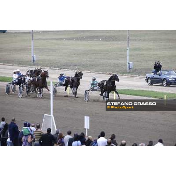 Andrea Guzzinati with Nadir Kronos goes to win the 83¡ Italian Trotting Derby Roma, 10th oct. 2010 ph. Stefano Grasso