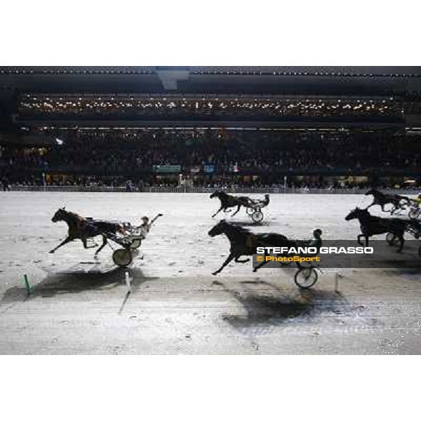 Roberto Vecchione with Nesta Effe wins the Gran Premio Paolo e Orsino Orsi Mangelli beating Muscles Wiking B.R. Milan, San Siro racetrack 1st nov. 2010 ph. Stefano Grasso