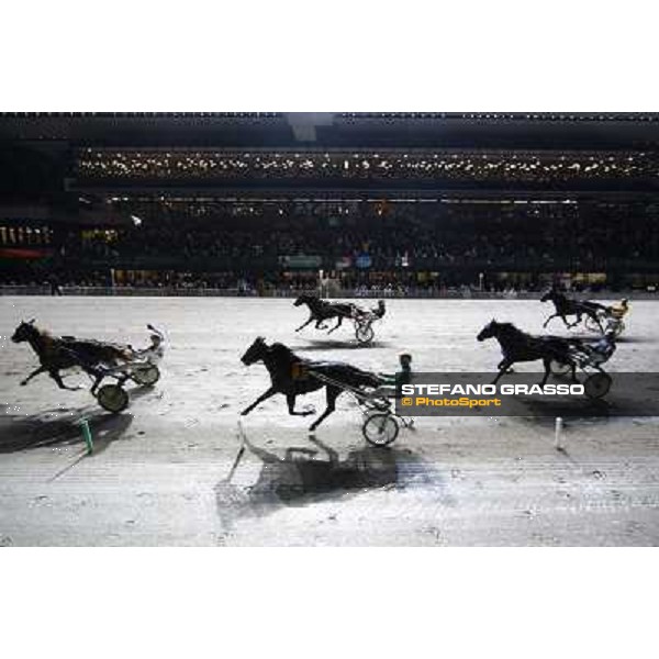 Roberto Vecchione with Nesta Effe wins the Gran Premio Paolo e Orsino Orsi Mangelli beating Muscles Wiking B.R. Milan, San Siro racetrack 1st nov. 2010 ph. Stefano Grasso