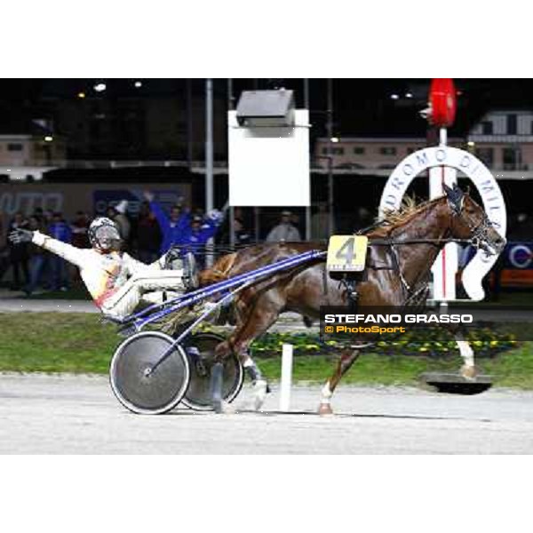 Roberto Vecchione with Nesta Effe wins the Gran Premio Paolo e Orsino Orsi Mangelli Milan, San Siro racetrack 1st nov. 2010 ph. Stefano Grasso