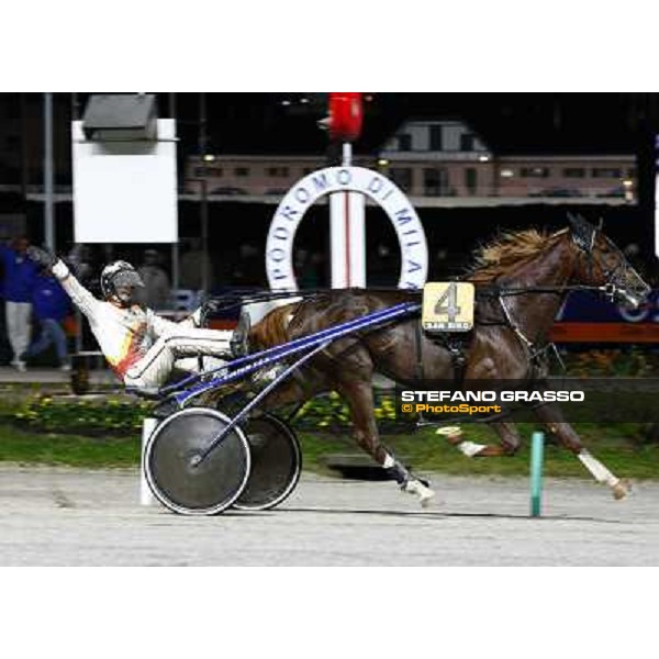 Roberto Vecchione with Nesta Effe wins the Gran Premio Paolo e Orsino Orsi Mangelli Milan, San Siro racetrack 1st nov. 2010 ph. Stefano Grasso