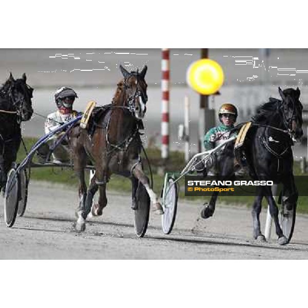 Roberto Vecchione with Nesta Effe goes to win the Gran Premio Paolo e Orsino Orsi Mangelli beating Muscles Wiking B.R. Milan, San Siro racetrack 1st nov. 2010 ph. Stefano Grasso