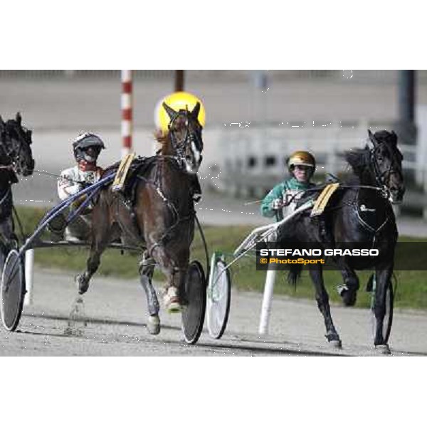 Roberto Vecchione with Nesta Effe goes to win the Gran Premio Paolo e Orsino Orsi Mangelli beating Muscles Wiking B.R. Milan, San Siro racetrack 1st nov. 2010 ph. Stefano Grasso