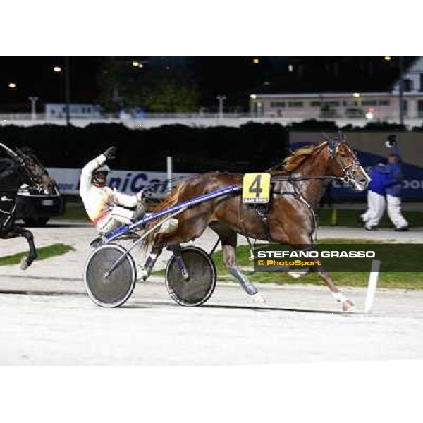 Roberto Vecchione with Nesta Effe wins the Gran Premio Paolo e Orsino Orsi Mangelli Milan, San Siro racetrack 1st nov. 2010 ph. Stefano Grasso