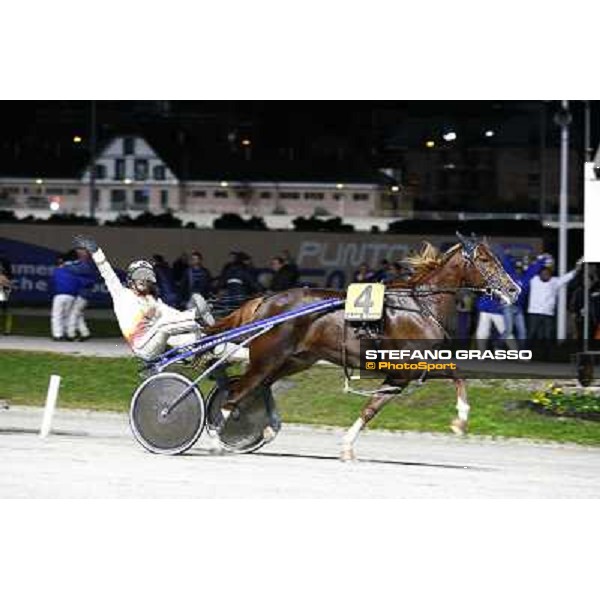 Roberto Vecchione with Nesta Effe wins the Gran Premio Paolo e Orsino Orsi Mangelli Milan, San Siro racetrack 1st nov. 2010 ph. Stefano Grasso