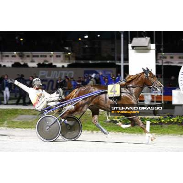 Roberto Vecchione with Nesta Effe wins the Gran Premio Paolo e Orsino Orsi Mangelli Milan, San Siro racetrack 1st nov. 2010 ph. Stefano Grasso
