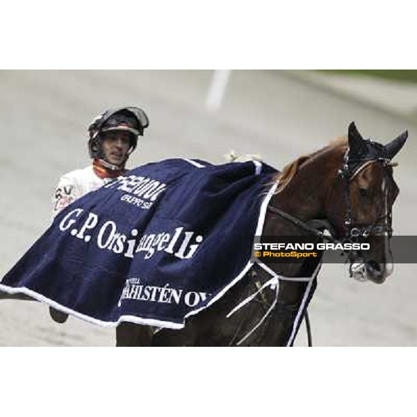 Roberto Vecchione with Nesta Effe wins the Gran Premio Paolo e Orsino Orsi Mangelli Milan, San Siro racetrack 1st nov. 2010 ph. Stefano Grasso