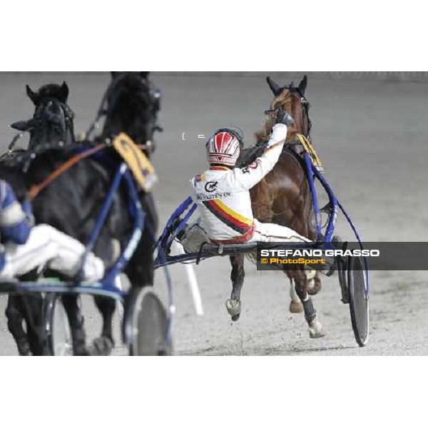 Roberto Vecchione with Nesta Effe wins the Gran Premio Paolo e Orsino Orsi Mangelli Milan, San Siro racetrack 1st nov. 2010 ph. Stefano Grasso