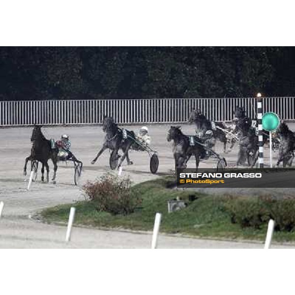 Gran Criterium \'Memorial Piero Biondi\' - the straight - Pietro Gubellini with Owen\'s Club followed by Federico Esposito with Opal Brown Milan - San Siro racetrack, 14th nov. 2010 ph. Stefano Grasso
