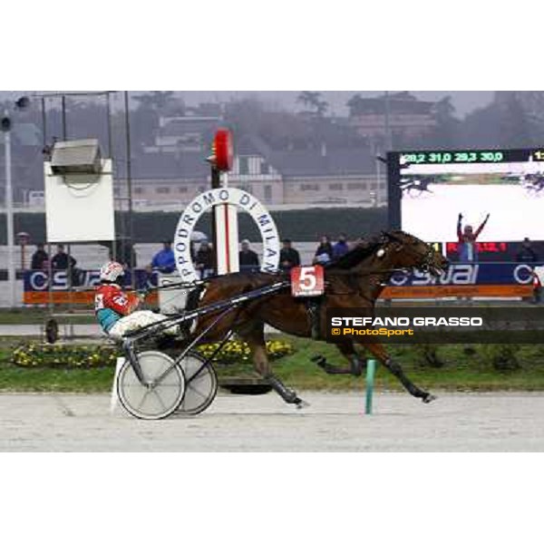 Pietro Gubellini with Otras Bi wins the Gran Criterium Filly Milan - San Siro racetrack, 14th nov. 2010 ph. Stefano Grasso