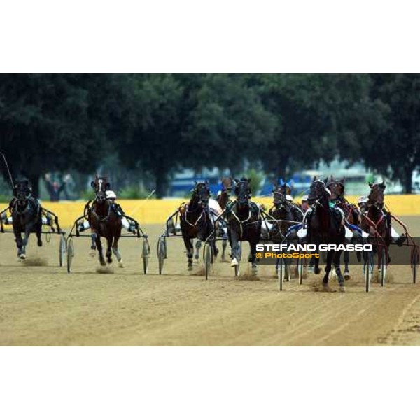 straight of 77° Derby Italiano del Trotto at right Echò dei Veltri and Enrico Bellei flying towards the winning post Rome, 10th october 2004 ph. Stefano Grasso 
