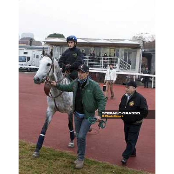 Morning trackworks at Fuchu racecourse - Voila Ici, Mirco Demuro, Vittorio Caruso and Luigi Rosa Tokyo, 26th nov. 2010 ph. Stefano Grasso