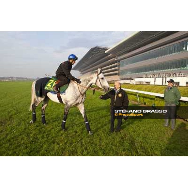 Morning trackworks at Fuchu racecourse - Voila Ici, Mirco Demuro, Vittorio Caruso and Luigi Rosa Tokyo, 26th nov. 2010 ph. Stefano Grasso