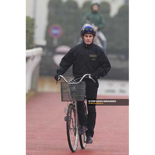 Morning trackworks at Fuchu racecourse - Mirco Demuro Tokyo, 26th nov. 2010 ph. Stefano Grasso