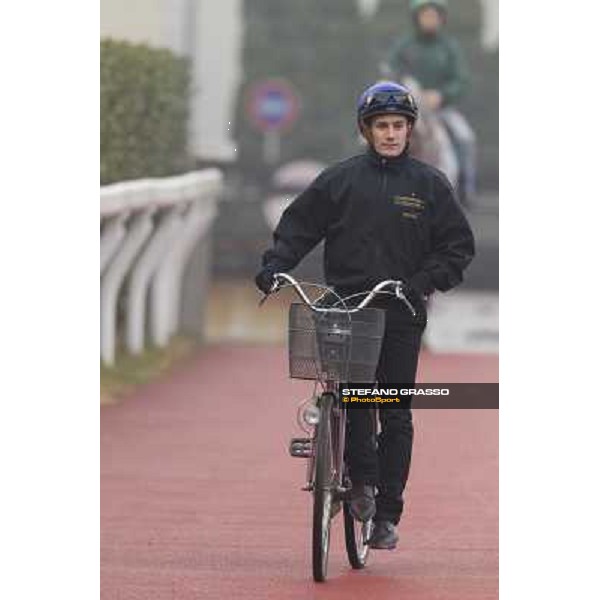 Morning trackworks at Fuchu racecourse - Mirco Demuro Tokyo, 26th nov. 2010 ph. Stefano Grasso