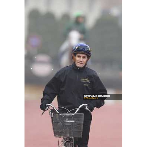 Morning trackworks at Fuchu racecourse - Mirco Demuro Tokyo, 26th nov. 2010 ph. Stefano Grasso