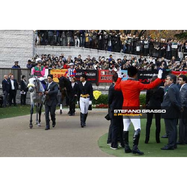 Mirco Demuro on Voila Ici and Luigi Rosa parade before the Japan Cup Tokyo- Fuchu racecourse, 28th nov. 2010 ph. Stefano Grasso
