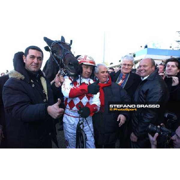 Prix du Luxembourg 2004-Paris Giving prize with Alesi Om and his team ph. Stefano Grasso