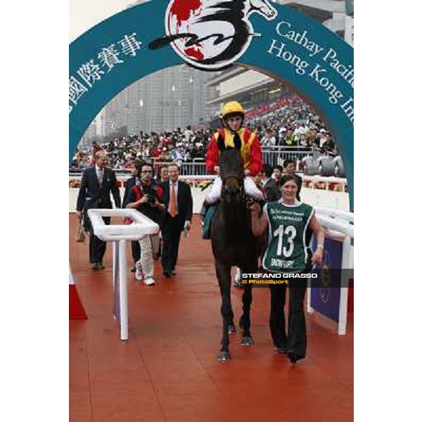 Ryan Moore on Snow Fairy wins the Cathay Pacific Hong Kong Cup Hong Kong- Sha Tin, 12th dec. 2010 ph. Stefano Grasso