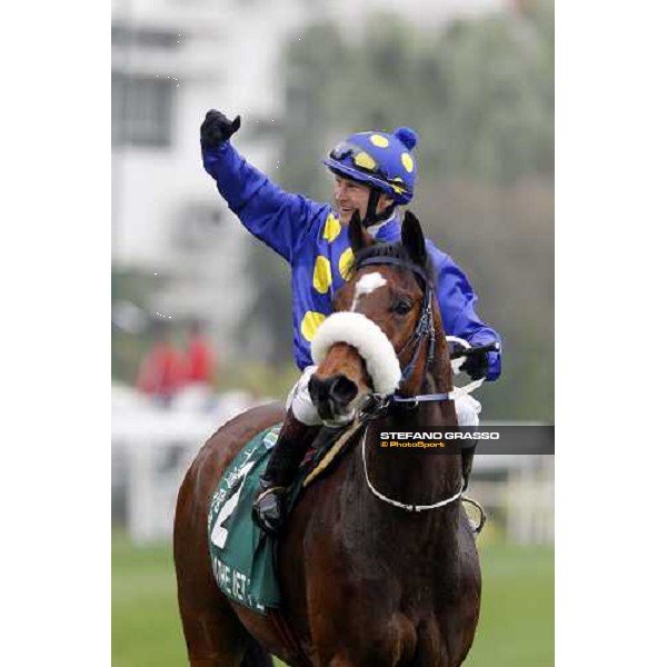 Pier Strydom on J J The Jet Planet wins the Cathay Pacific Hong Kong Sprint Hong Kong- Sha Tin, 12th dec. 2010 ph. Stefano Grasso