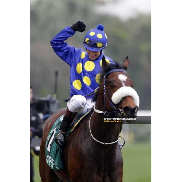 Pier Strydom on J J The Jet Planet wins the Cathay Pacific Hong Kong Sprint Hong Kong- Sha Tin, 12th dec. 2010 ph. Stefano Grasso