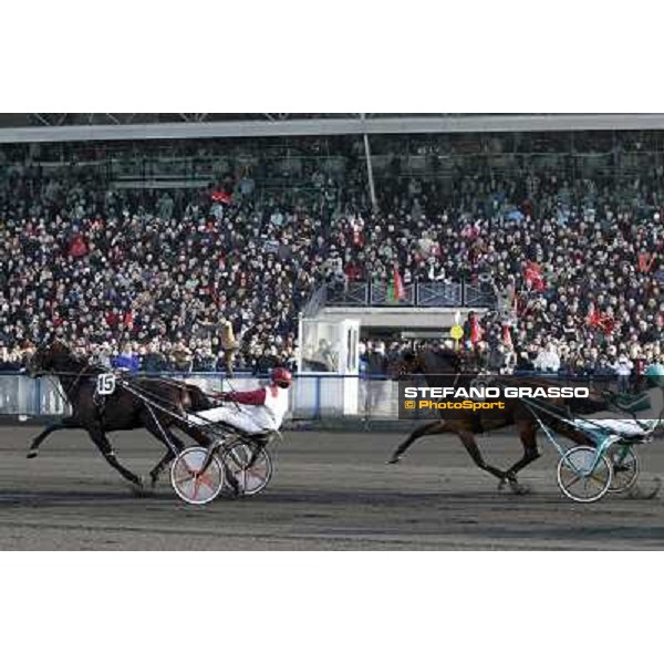 Frank Nivard with Ready Cash goes to win the Grand Prix d\'Amerique beating Orjan Kihlstrom with Maharajah Paris- Vincennes racetrack, 30/1/2011 ph.Stefano Grasso