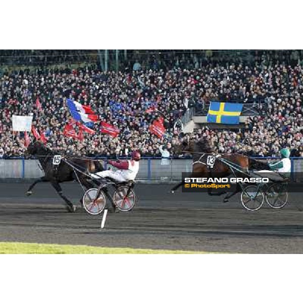 Frank Nivard with Ready Cash goes to win the Grand Prix d\'Amerique beating Orjan Kihlstrom with Maharajah Paris- Vincennes racetrack, 30/1/2011 ph.Stefano Grasso