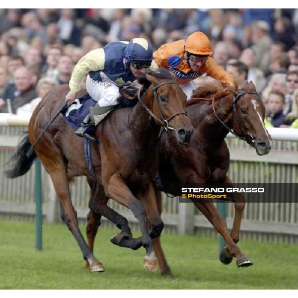 Maids Causeway (rt) battles back to beat Penkenna Princess pic Bill Selwyn 16-10-04