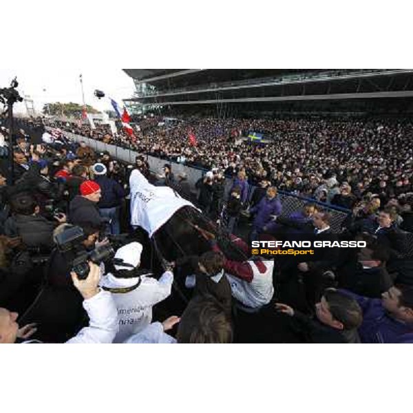 Franck Nivard and Ready Cash parade after winning the 90¡ Grand Prix d\'Amerique Paris - Hippodrome de Vincennes - 30/01/2011 ph.Stefano Grasso