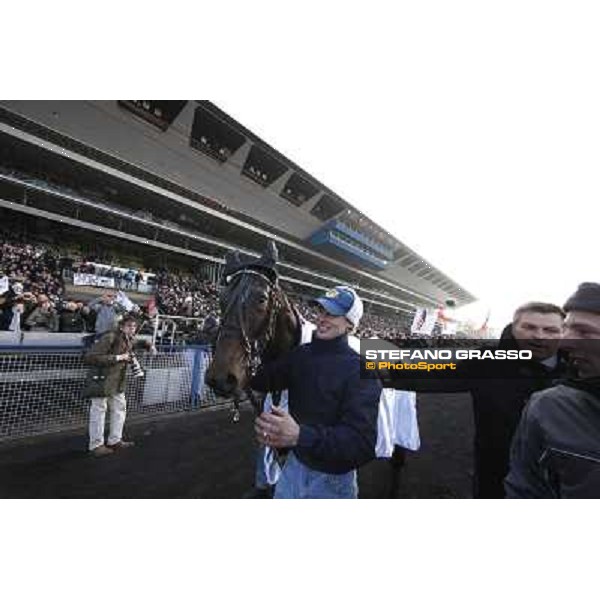 Philiippe Allaire congratulates with the groom and Ready Cash parading after winning the 90¡ Grand Prix d\'Amerique Paris - Hippodrome de Vincennes - 30/01/2011 ph.Stefano Grasso