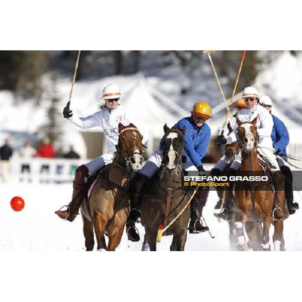 Ruinart vs. Le Noir - Polo Ladies\' Cup on Snow Lake of Misurina, 25th febr. 2011 ph.Stefano Grasso - www.stefanograsso.com