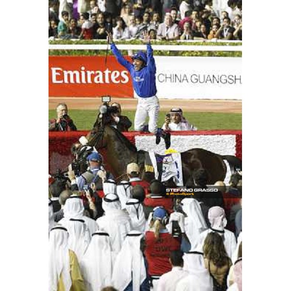 Frankie Dettori jumps from Rewilding after winning the Dubai Sheema Classic Dubai - Meydan, 26th march 2011 ph.Stefano Grasso