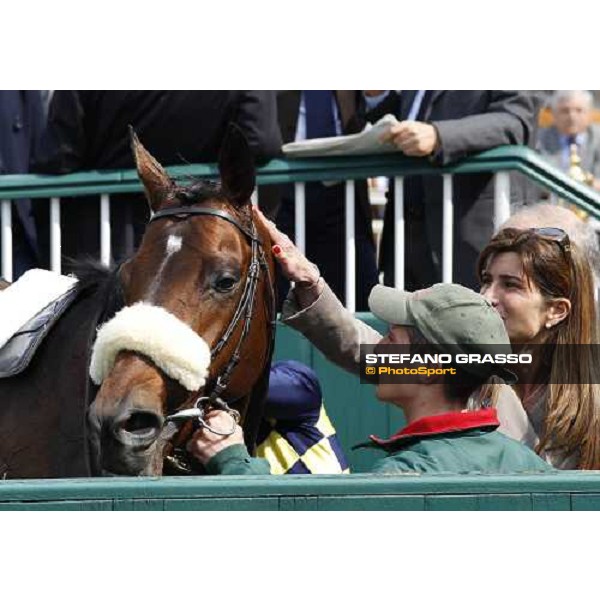 Cristiana Brivio Sforza congratulates with Jakkalberry after winning the Premio Mario Locatelli Milan - San Siro racetrack, 16th april 2011 ph.Stefano Grasso