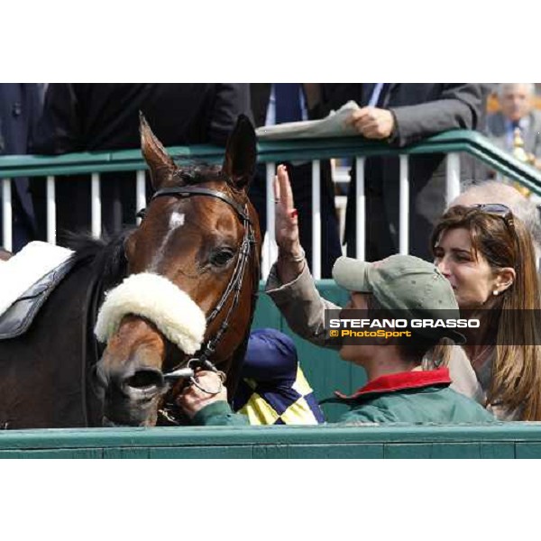 Cristiana Brivio Sforza congratulates with Jakkalberry after winning the Premio Mario Locatelli Milan - San Siro racetrack, 16th april 2011 ph.Stefano Grasso