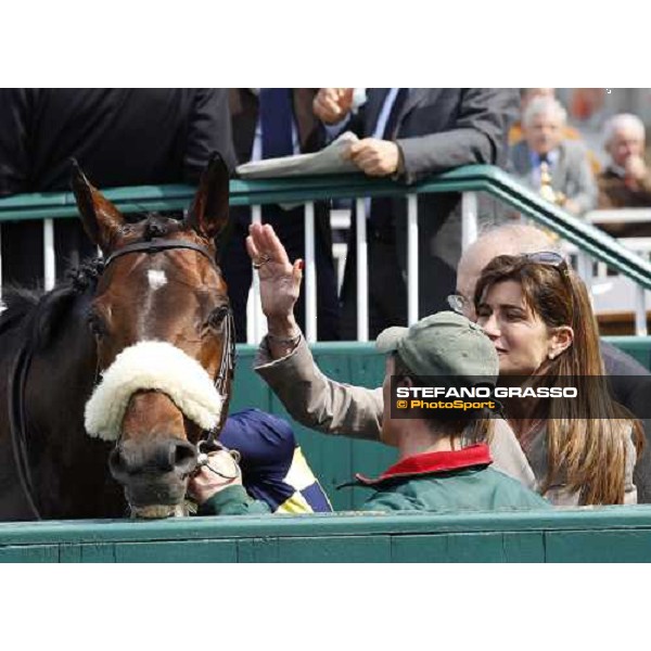 Cristiana Brivio Sforza congratulates with Jakkalberry after winning the Premio Mario Locatelli Milan - San Siro racetrack, 16th april 2011 ph.Stefano Grasso