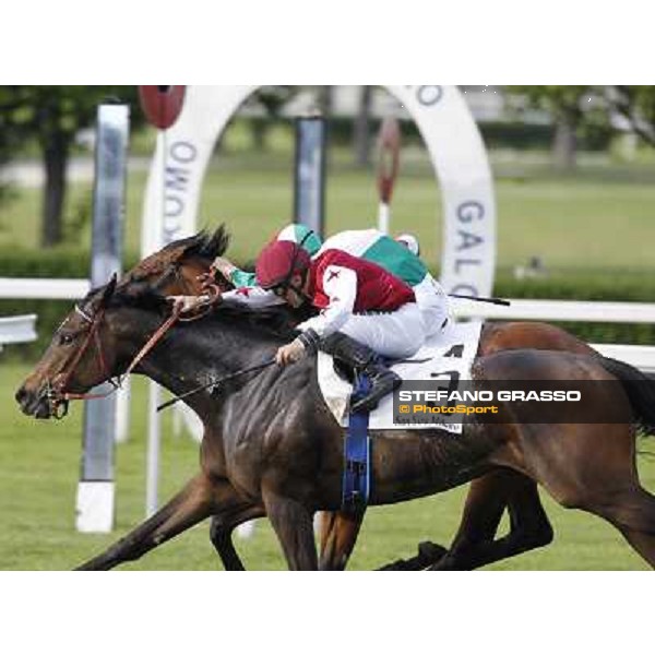 Dario Vargiu on Cima de Pluie wins the Premio Ambrosiano beating Pierantonio Convertino on Estejo - Milan - San Siro racetrack, 24th april 2011 ph.Stefano Grasso