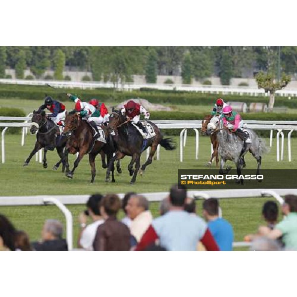 Dario Vargiu on Cima de Pluie wins the Premio Ambrosiano beating Pierantonio Convertino on Estejo - Milan - San Siro racetrack, 24th april 2011 ph.Stefano Grasso