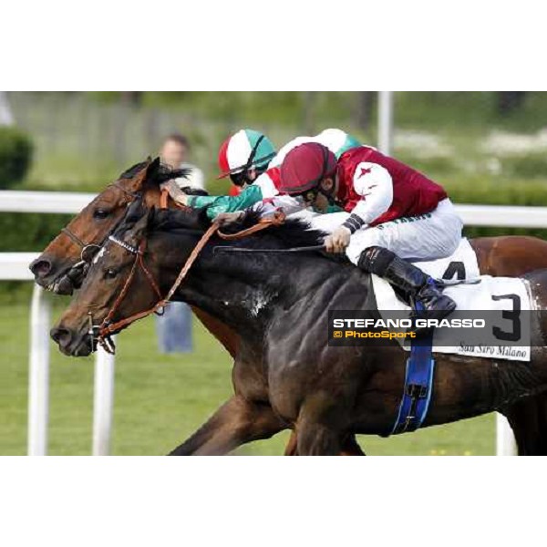 Dario Vargiu on Cima de Pluie wins the Premio Ambrosiano beating Pierantonio Convertino on Estejo - Milan - San Siro racetrack, 24th april 2011 ph.Stefano Grasso