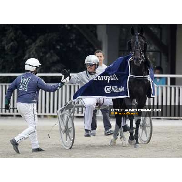 Marco Smorgon congratulates with Marco Guzzinati and Negresco Milar after winning the Gran Premio d\'Europa Milan- San Siro racetrack, 25th april 2011 ph.Stefano Grasso