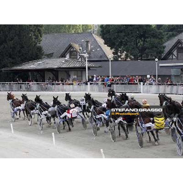 Roberto Vecchione with Nesta Effe leads the group after the first turn of the Gran Premio d\'Europa Milan- San Siro racetrack, 25th april 2011 ph.Stefano Grasso