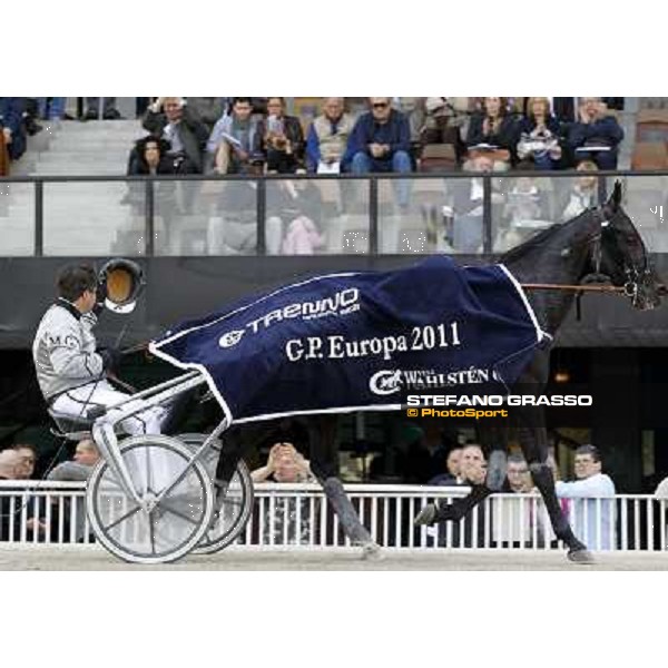 Marco Smorgon parades with Negresco Milar after winning the Gran Premio d\'Europa Milan- San Siro racetrack, 25th april 2011 ph.Stefano Grasso