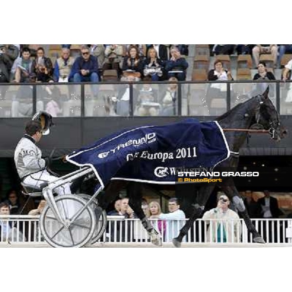 Marco Smorgon parades with Negresco Milar after winning the Gran Premio d\'Europa Milan- San Siro racetrack, 25th april 2011 ph.Stefano Grasso