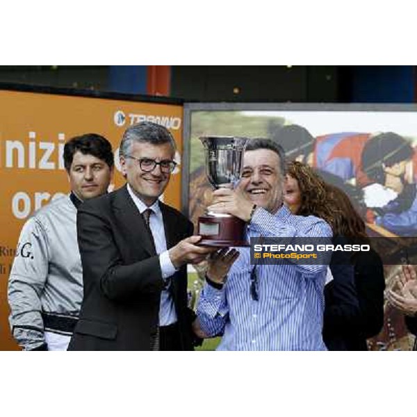 The prize giving ceremony of the Gran Premio d\'Europa Francesco Ruffo della Scaletta and the owner of Negresco Milar Milan- San Siro racetrack, 25th april 2011 ph.Stefano Grasso