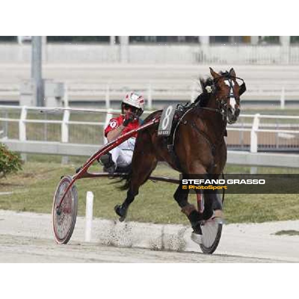 Pietro Gubellini and Owen Cr win the Premio Veneto Milan- San Siro racetrack, 25th april 2011 ph.Stefano Grasso