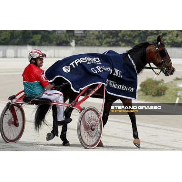 Pietro Gubellini and Owen Cr after winning the Premio Veneto Milan- San Siro racetrack, 25th april 2011 ph.Stefano Grasso