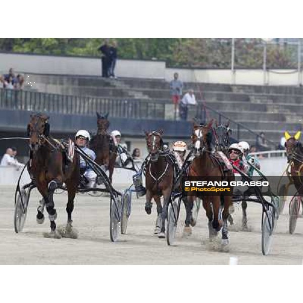 Straight of the Premio Emilia - Antonio Greppi with Ok America and Pietro Gubellini with Oklahoma Ans Milan- San Siro racetrack, 25th april 2011 ph.Stefano Grasso