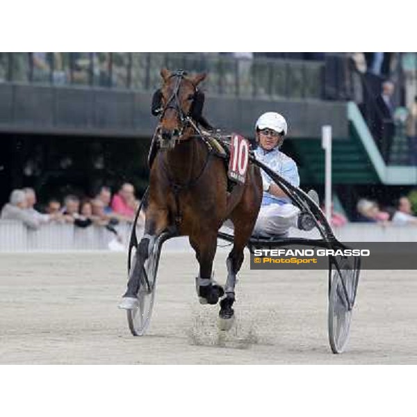 Antonio Greppi with Ok America wins the Premio Emilia Milan- San Siro racetrack, 25th april 2011 ph.Stefano Grasso