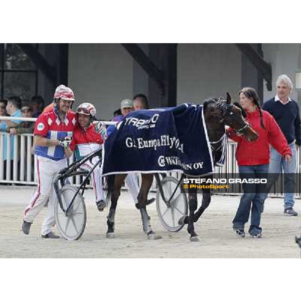 Harri Rantanen congratulates with Pietro Gubellini and Nalda Nof after winning the Gran Premio d\'Europa Filly Milan- San Siro racetrack, 25th april 2011 ph.Stefano Grasso