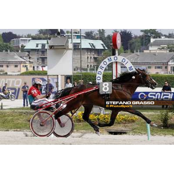 Pietro Gubellini with Owen Cr wins the Premio Veneto Milan- San Siro racetrack, 25th april 2011 ph.Stefano Grasso