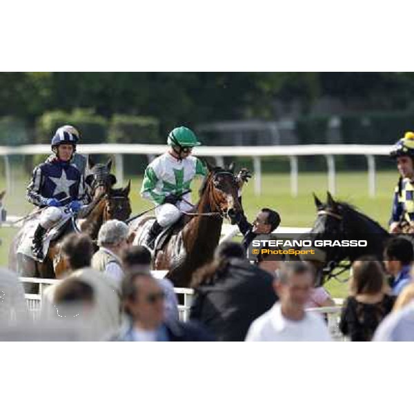 Andrea Marcialis congratulates with Umberto Rispoli on Sir Eagles after winning the Premio Certosa Milan- San Siro racetrack, 24th april 2011 ph.Stefano Grasso
